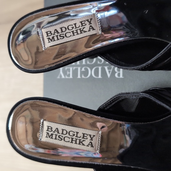 Badgley Mischka Blythe Slide with Floral Detail - Picture 7 of 9